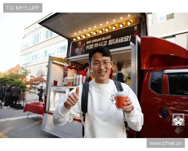 孙准浩场下喝咖啡比我家月供都贵，这生活质量醒醒吧！