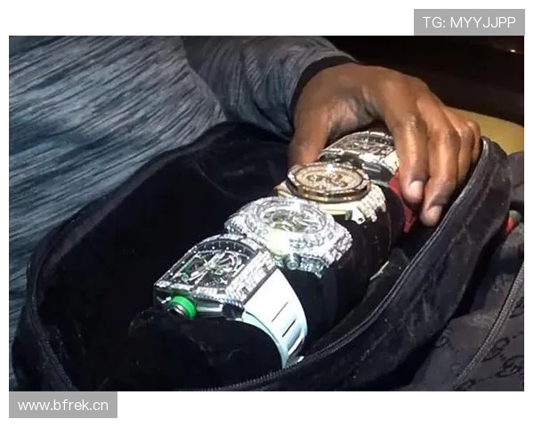 梅威瑟今晚又刷手表了？这日常奢侈得我都怀疑他家水龙头是纯金做的！